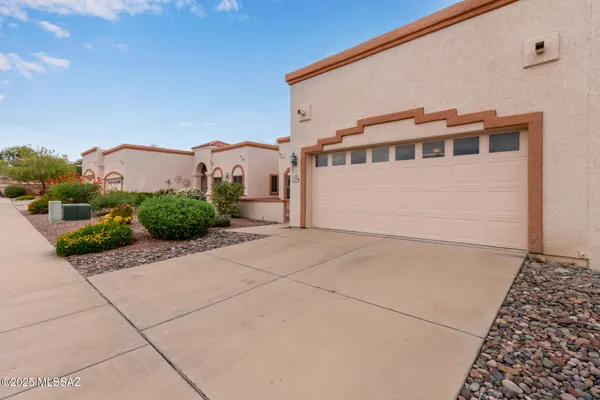 1374 W BLOOMING DESERT WAY