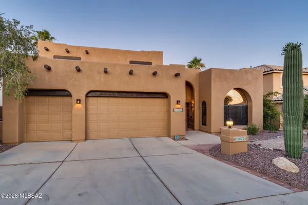 10770 N LA QUINTA DR