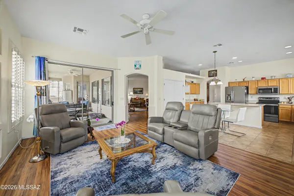 2329 W CALLE BALAUSTRE
