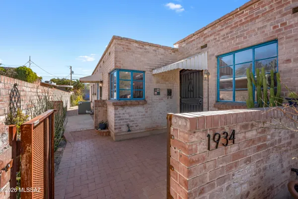 1934 E MABEL ST