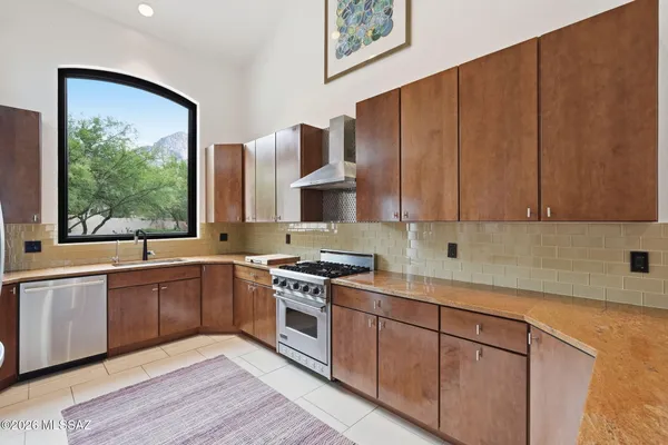 1361 E SONORAN DESERT DR