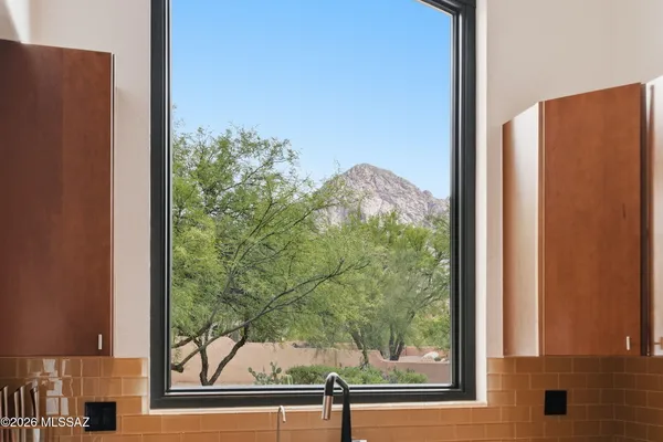 1361 E SONORAN DESERT DR