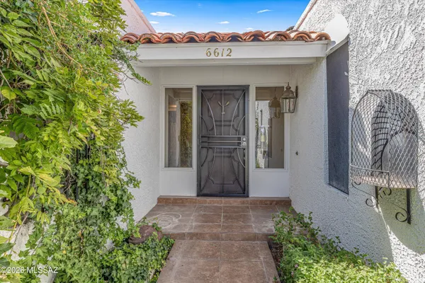 6612 E CALLE CAVALIER