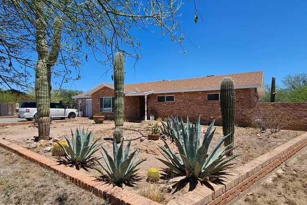 2624 N TERESA LN