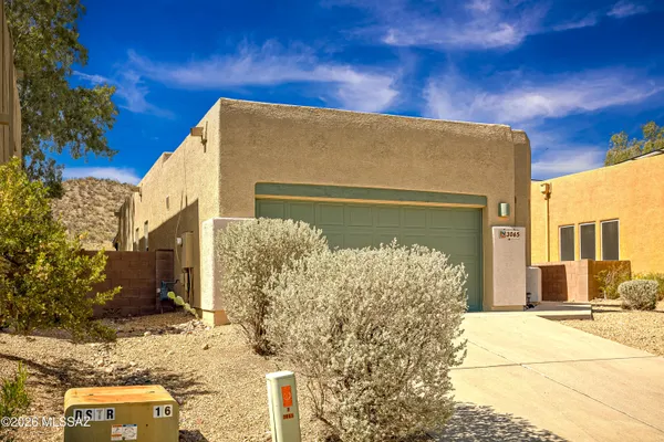3065 W DESERT GLORY DR