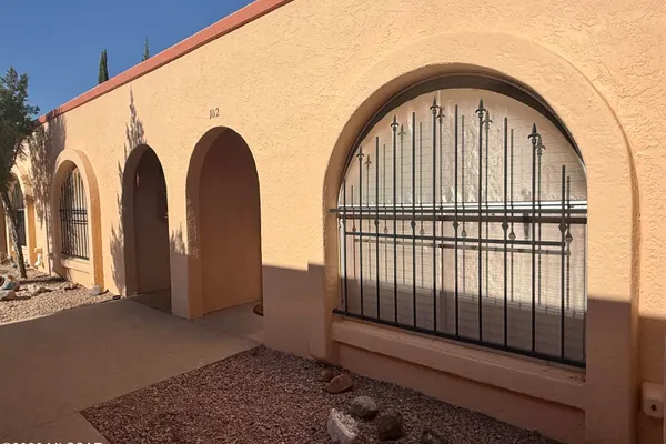 102 W CALLE DEL ANO