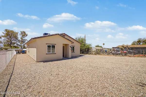 1310 E SUNCREST DR