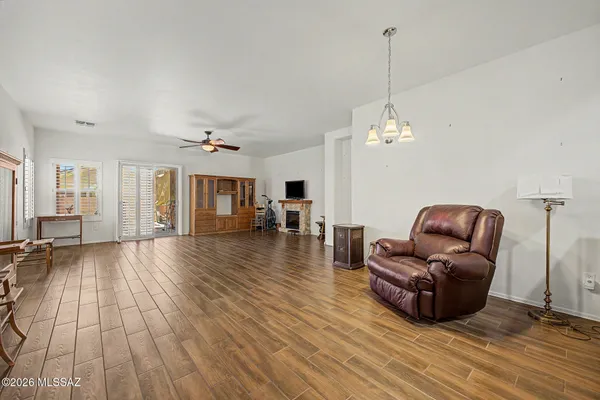 1388 W CAMINO BUENOS AIRES