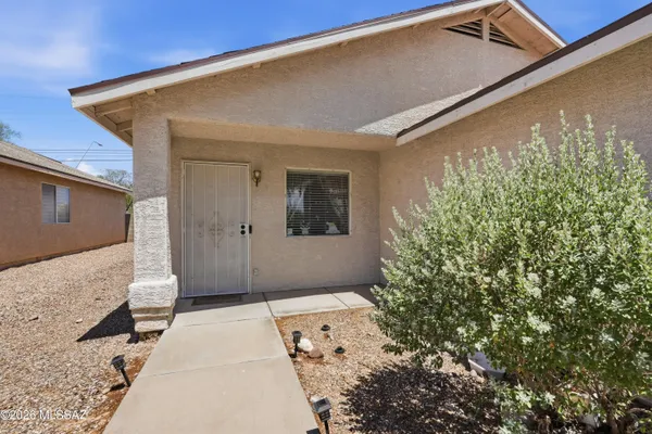 8747 S DESERT RAINBOW DR