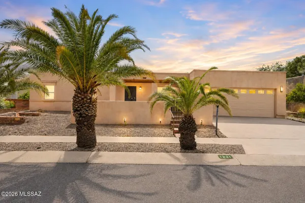 1221 N AVENIDA CANON DEL CAJON