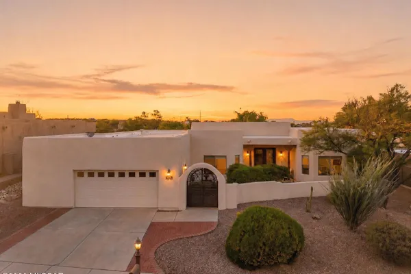 1015 N CAMINO MIRAFLORES
