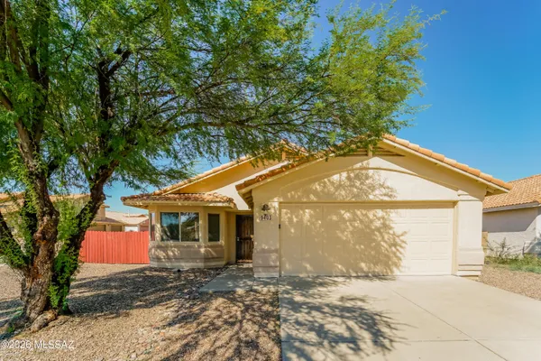 9403 E MARQUIS DIAMOND LN