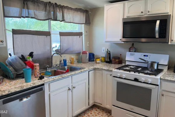 2126 E HIDALGO VIS