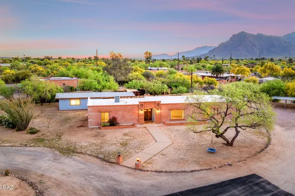 1909 W OMAR DR