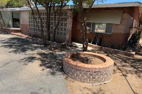 2018 N ROSEMARY DR