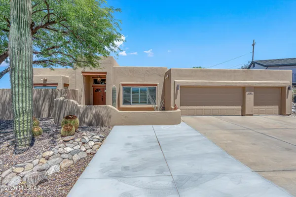 4318 E DESERT OAK TRL