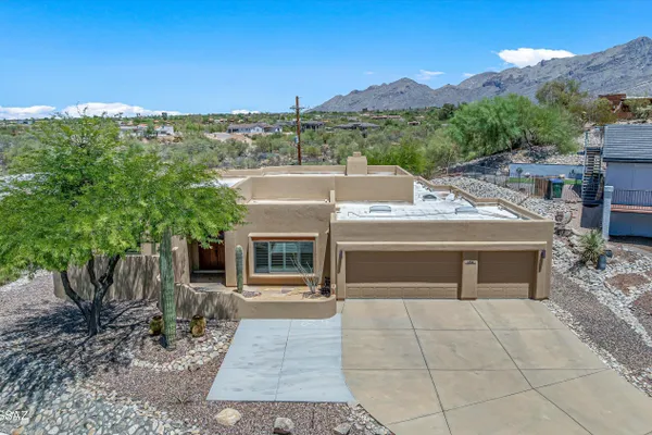 4318 E DESERT OAK TRL