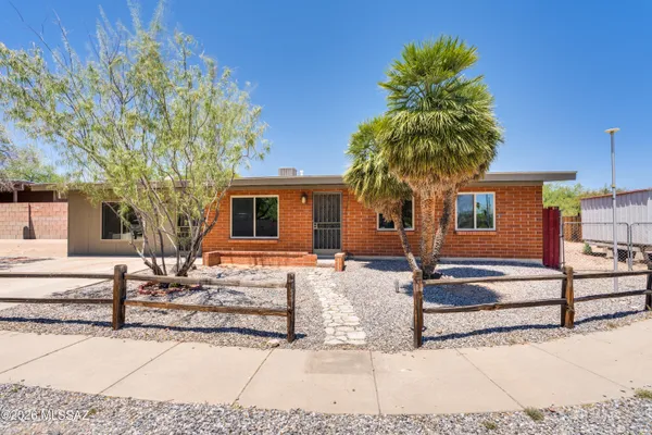 9673 E QUAIL PL