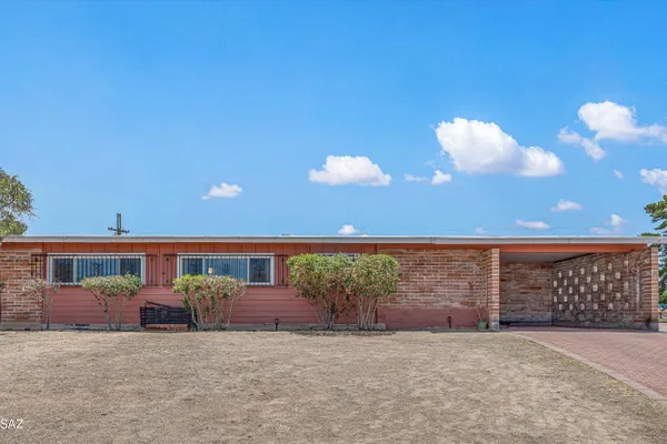 8302 E KORALEE PL