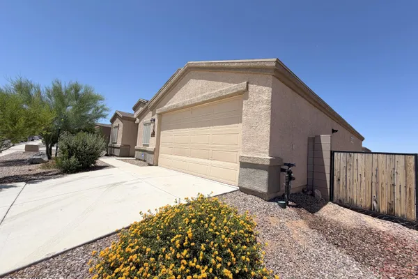 7112 S VICTOR DR