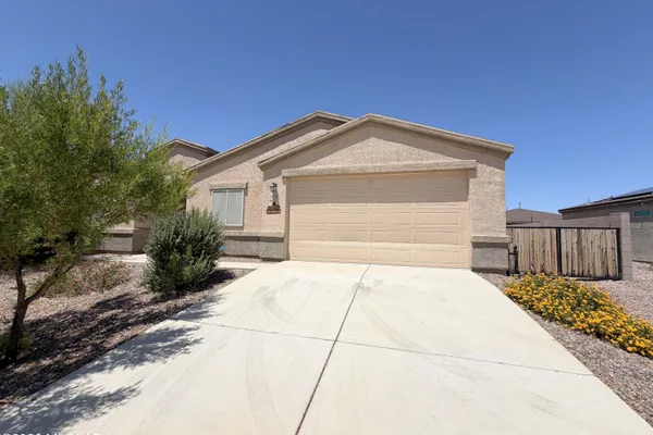 7112 S VICTOR DR
