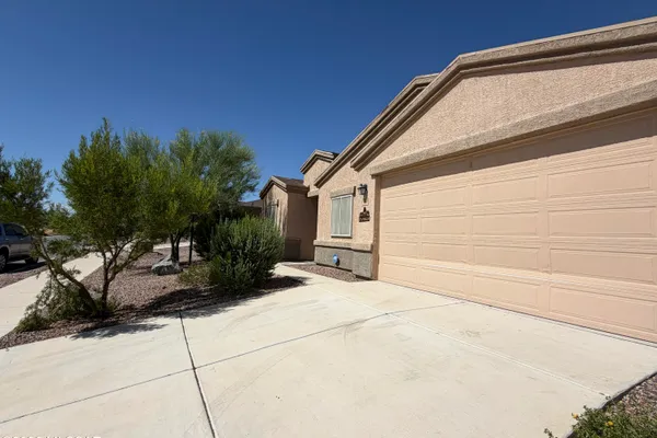 7112 S VICTOR DR