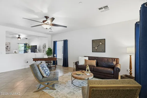 238 W CALLE BAYETA