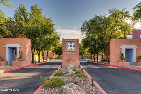 5104 E CALLE VIS