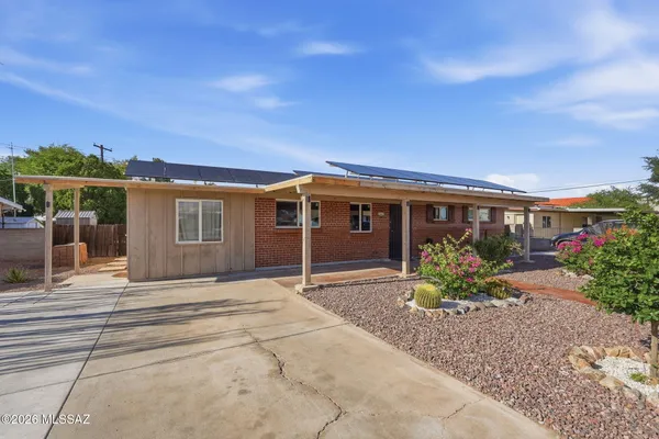 7457 E BEVERLY DR