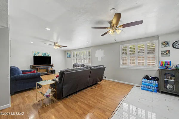 7502 E LEE PL