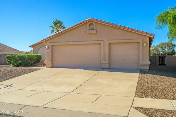 8859 E MAXWELL DR