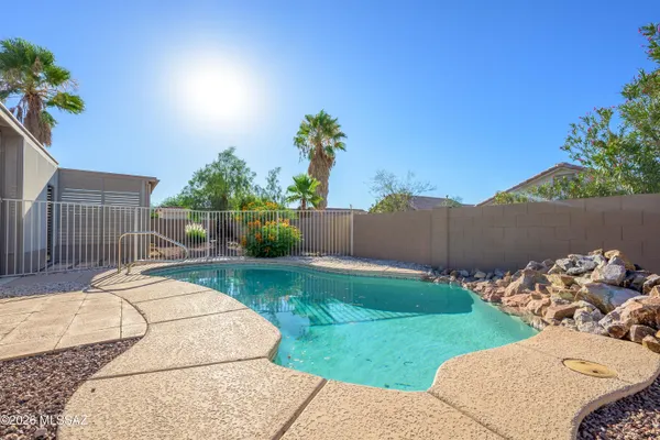 8859 E MAXWELL DR