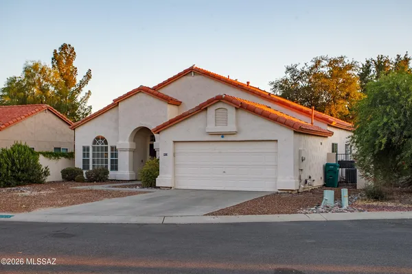 9413 N WARBLER PL