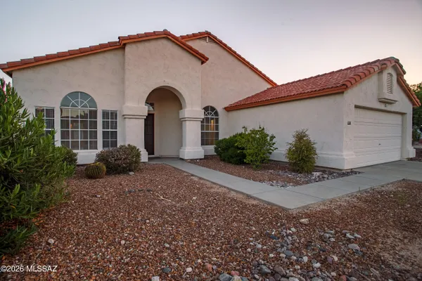 9413 N WARBLER PL