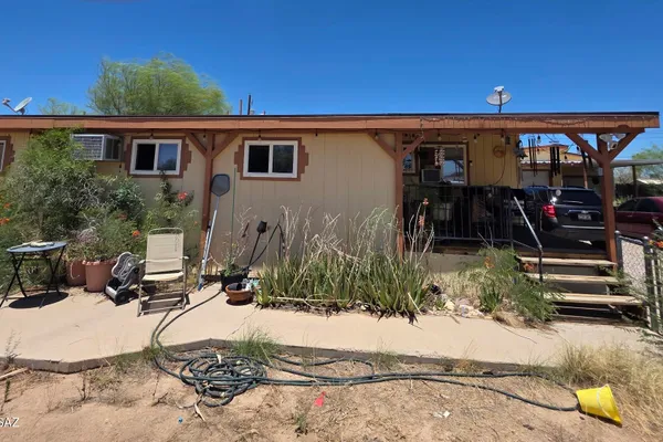 2934 W CENTURY DR