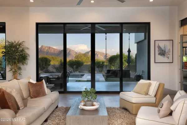 725 W TORTOLITA MOUNTAIN CIR