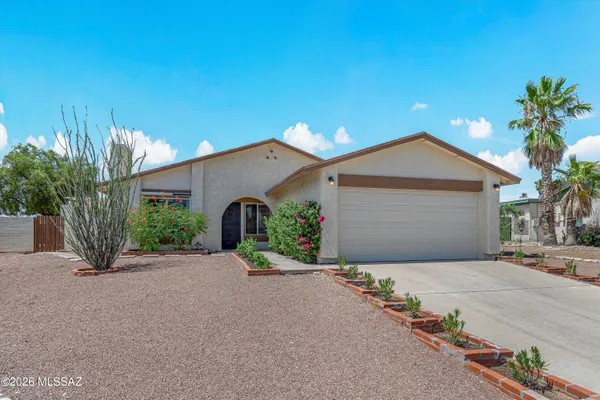 2672 S BLACK MOON DR