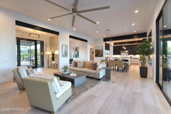725 W TORTOLITA MOUNTAIN CIR