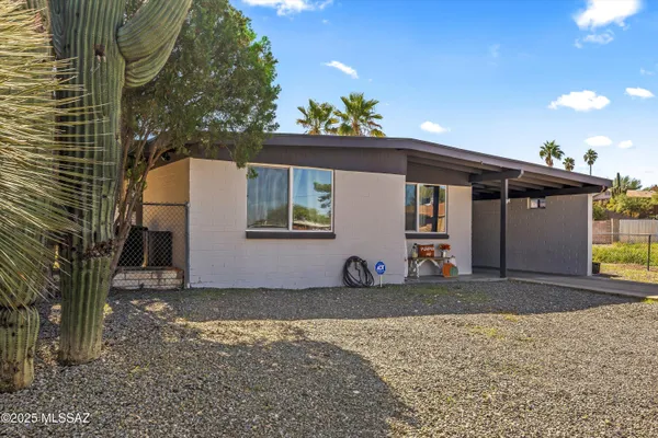 8448 E RUBY DR