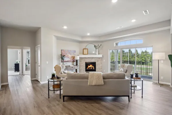2836 FOX LAKE CIR 201 / 04