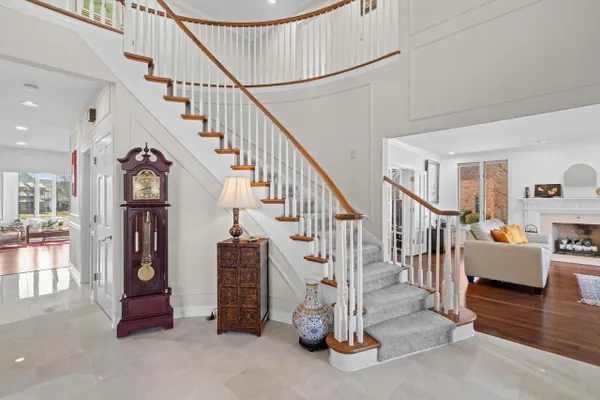 130 LAMPLIGHTER LN