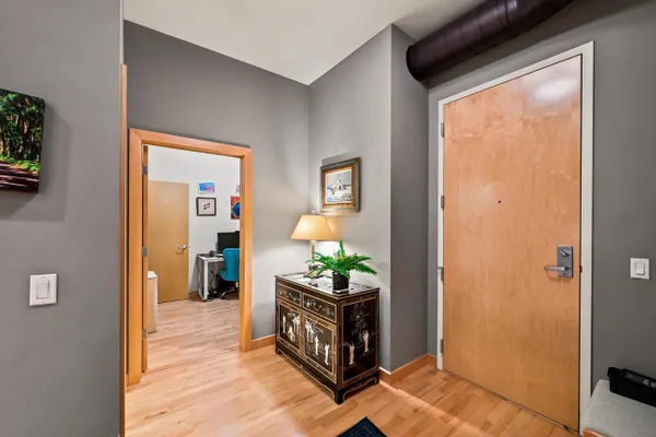615 W MAIN ST 208