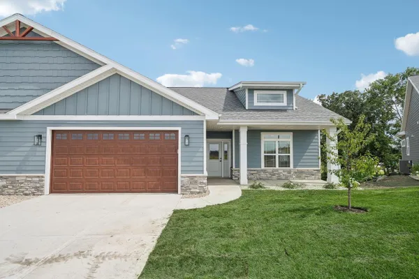 3017 BRONZE LEAF LN
