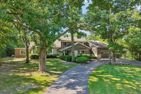 S23W26149 CANTERBURY LN