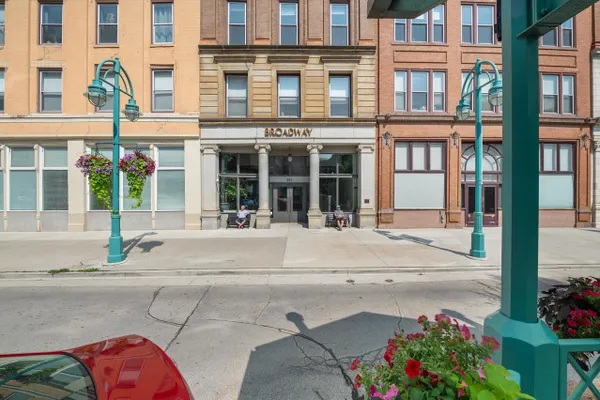 234 N BROADWAY 418