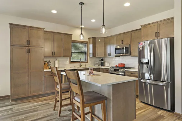 1006 FAIRWAY DR