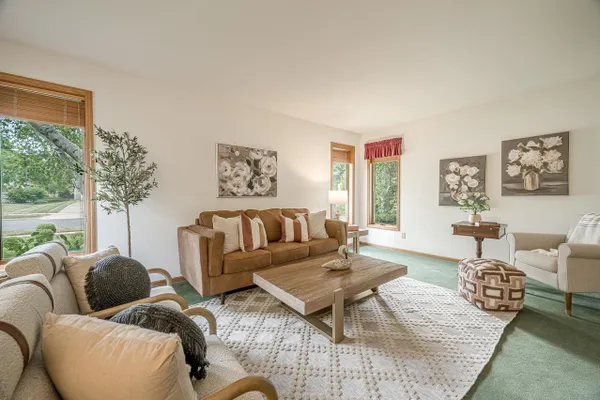 321 SAUK CREEK DR