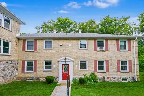 1323 E RANDOLPH CT B