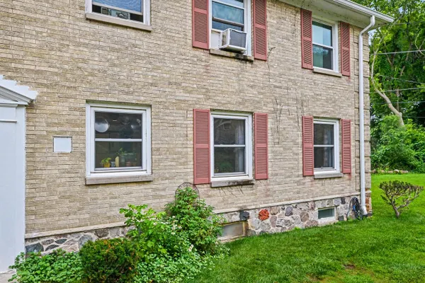 1323 E RANDOLPH CT B