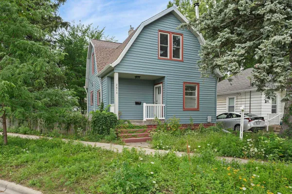2614 ST PAUL AVE